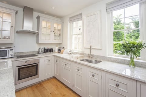 Classic Stone Townhouse in Bath