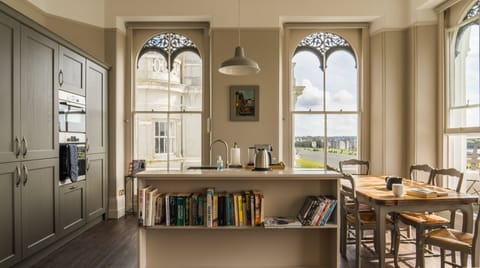 Italianate Apartment in Plymouth