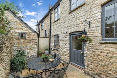 The Bowler Hat Cabin in West Oxfordshire District