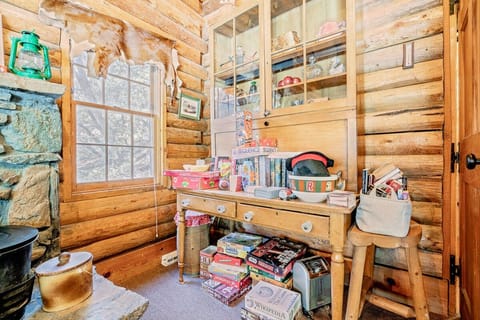 Scout Cabin Cabin in Pine Mountain Club