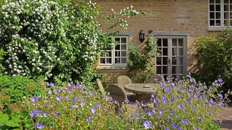 Sleepwalking House in West Oxfordshire District