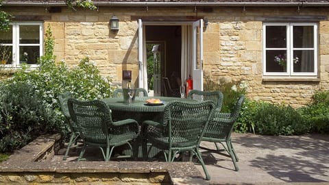 Fresh Squeezed Apple Juice House in West Oxfordshire District