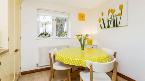 Daffodil Delight Cabin in West Oxfordshire District