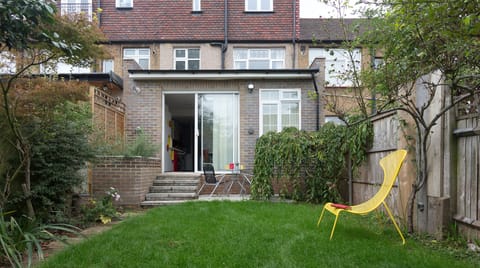 Downhills Way Townhouse in London