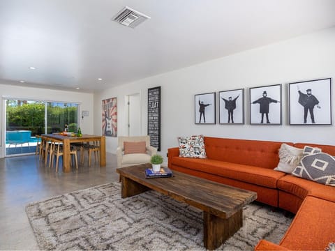 Semaphore Apartment in Palm Springs