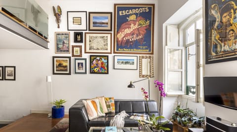 Black Leather Apartment in Lisbon