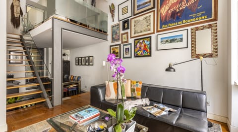 Black Leather Apartment in Lisbon