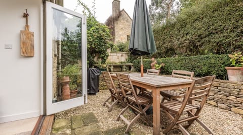 Picture Book Cabin in West Oxfordshire District