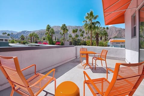 Let's Twist Again Apartment in Palm Springs