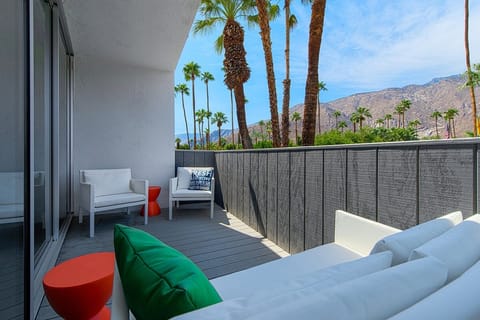 The Wayfarer Way Apartment in Palm Springs