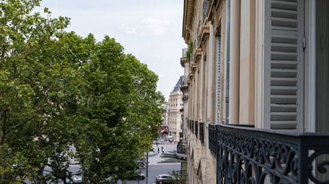 Robotnik Apartment in Paris