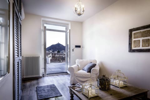 Material Girl Apartment in Como