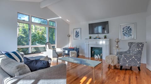 The Dappled Light Apartment in Springs