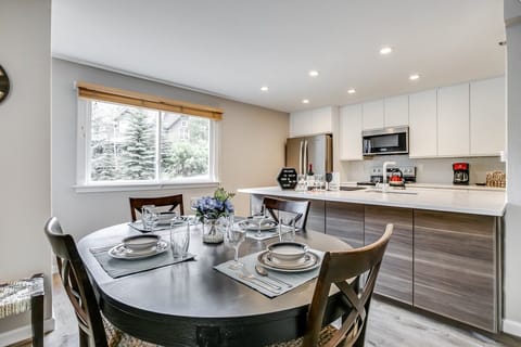 Ponderosa Pine Apartment in Vail