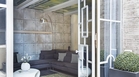 Glass & Steel Luxury apartment in Milan