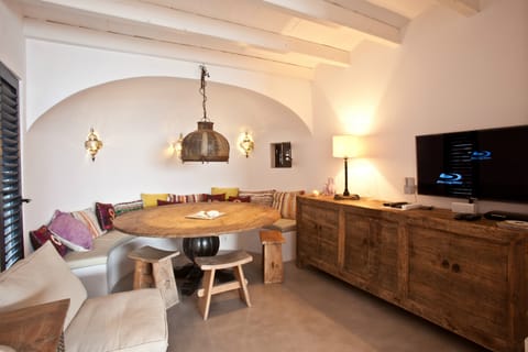 Cicadas Sway Apartment in Ibiza