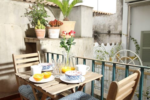 Orange Crush Townhouse in Pollença