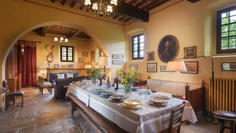 Villa da Vinci Apartment in Tuscany