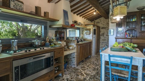 Terracotta & Stone Apartment in Umbria