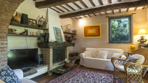 Terracotta & Stone Apartment in Umbria