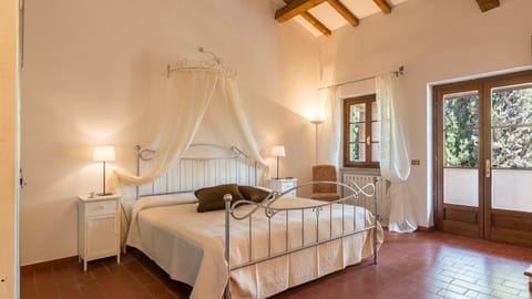 Twin Set & Pearls Apartment in Tuscany