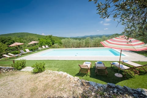 Wild Roses Apartment in Castellina in Chianti