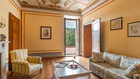 Evergreen Oleander Apartment in Umbria