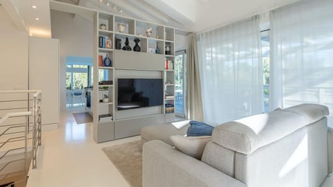 Myrtle Bloom Apartment in Tuscany