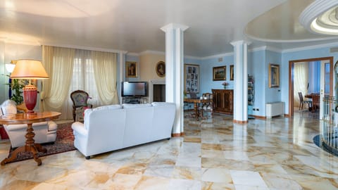 Orange Hill Apartment in Emilia-Romagna