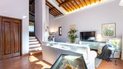 Silk & Cypress Apartment in Tuscany