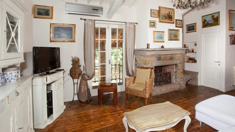Carmella Apartment in Tuscany
