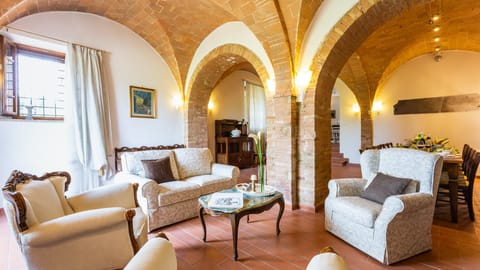 Flagstone Fresh Apartment in Tuscany