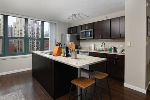 Easel And Brush Condo in River North