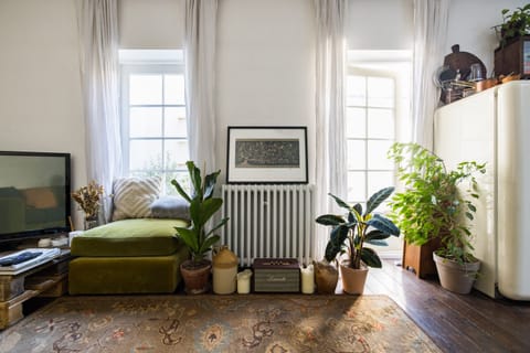 Retro Oasis Apartment in London Borough of Hackney