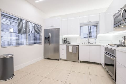 Rodeo Divine Condo in Westwood