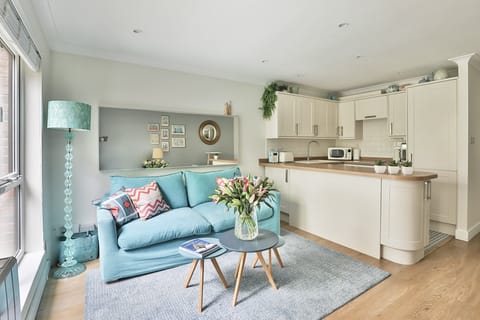 Speckled Blue Apartment in London Borough of Southwark