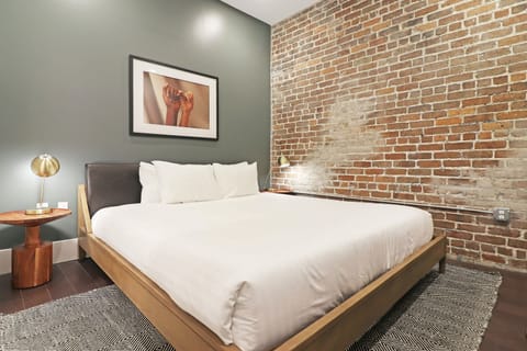 Bourbon Nights Apartment in Warehouse District
