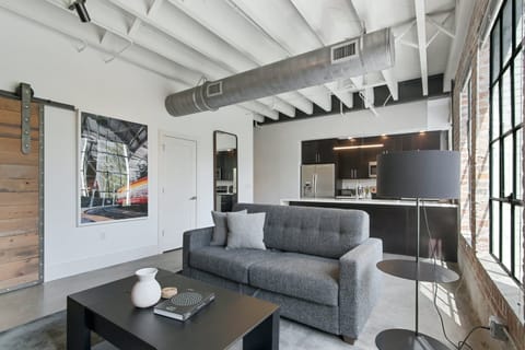 Sassy Style Apartment in Warehouse District