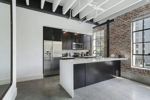 Sassy Style Apartment in Warehouse District