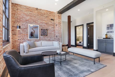 Friendly Social Apartment in Warehouse District