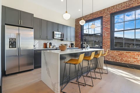 Smooth Jazz Condo in Warehouse District