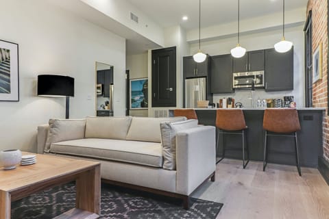 Lazy Living Condo in Warehouse District