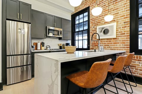 Lazy Living Apartment in Warehouse District