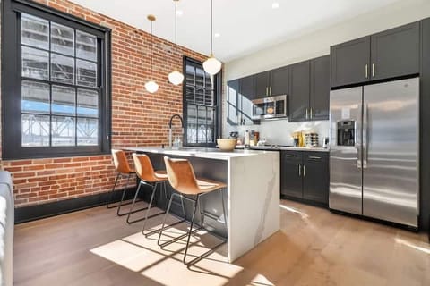 Easy As You Like Condo in Warehouse District