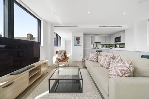 Arborea In White Apartment in London Borough of Southwark