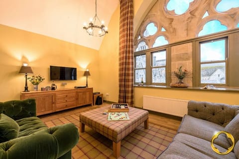 Whiskey Over Wine Apartment in Fort Augustus