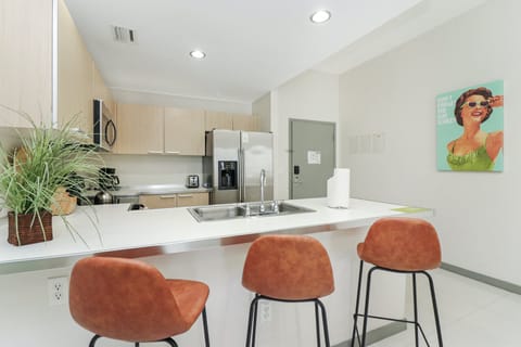 Flo Green Apartment in Brickell