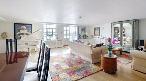 The Wonderwall Apartment in London Borough of Southwark