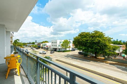 Tropicana Trees Apartment in Coral Gables