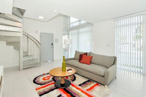 Coco Loco Apartment in Coral Gables